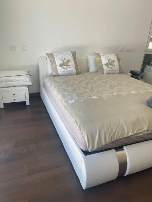 Brand New Villa With Fully Intergrated Air Conditioning & Private Pool, Overlooking Forest Sardan Екстериор снимка