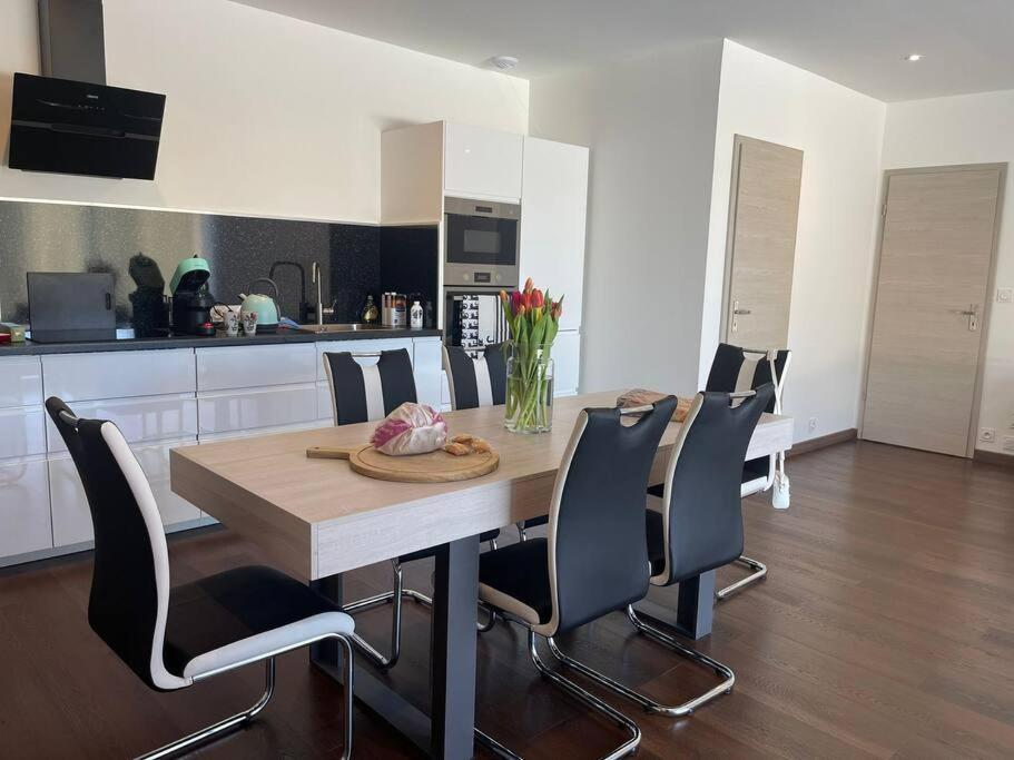 Brand New Villa With Fully Intergrated Air Conditioning & Private Pool, Overlooking Forest Sardan Екстериор снимка