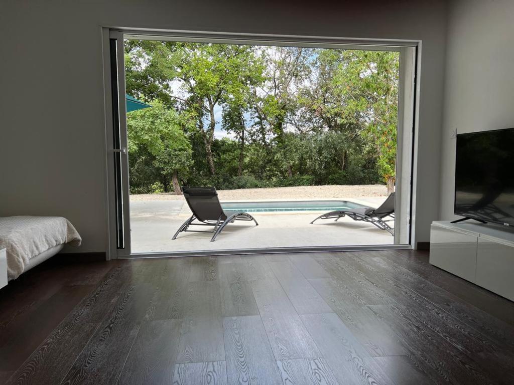 Brand New Villa With Fully Intergrated Air Conditioning & Private Pool, Overlooking Forest Sardan Екстериор снимка